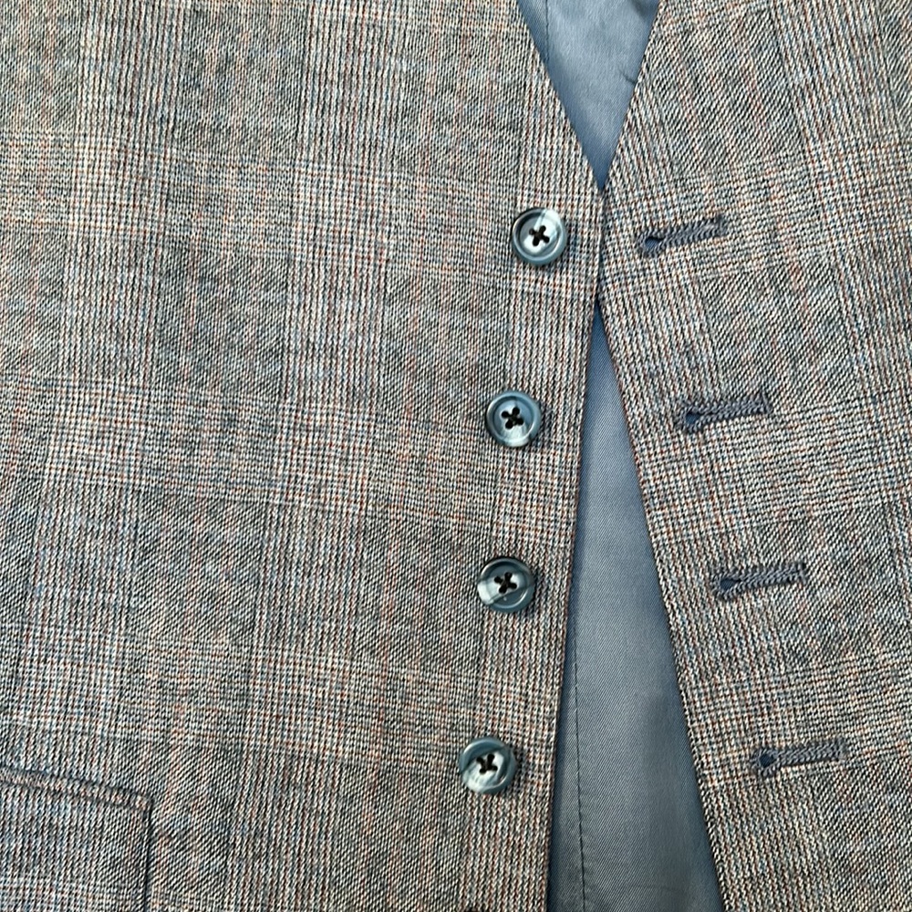 Vest - Picture 2 of 5